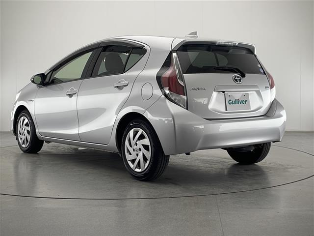 アクア S 禁煙車 純正ナビTV バックカメラ シートヒーター オートエアコン WSRSエアバック ABS リモコンキー ウインカードアミラー 電動格納ミラー ドアバイザー フロアマット ピアノブラックパネル(43枚目)