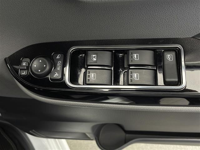 タント カスタムRS 禁煙車 衝突被害軽減ブレーキ 社外ナビTV バックカメラ 両側電動スライドドア クリアランスソナー オートエアコン 前席シートヒーター ハーフレザーシート ドライブレコーダー プッシュエンジンスタート(17枚目)