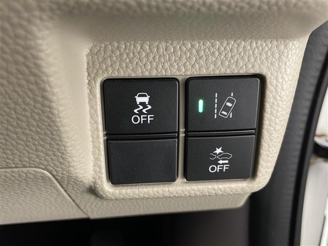 N-BOX G・Lホンダセンシング 禁煙車 純正ナビ 衝突軽減ブレーキ モデューロアルミホイール コーナーセンサー クルーズコントロール アイドリングストップ 片側パワースライドドア 横滑り防止装置 車線逸脱警報 ステアリングスイ(8枚目)