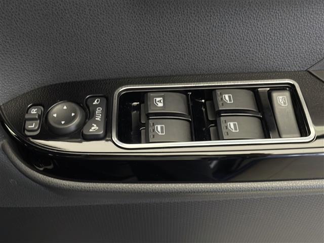 タント カスタムＲＳスタイルセレクション　禁煙　スマートアシスト３　コーナーセンサー　純正９インチナビ　フルセグＴＶ　パノラマモニター　両側パワースライドドア　合皮シート　シートヒーター　ＬＥＤヘッドライト　純正ナビ一体型ドライブレコーダー（17枚目）