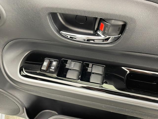 アクア クロスオーバー　グラム　禁煙　トヨタセーフティーセンス　パーキングサポートブレーキ　クリアランスソナー　純正９インチＳＤナビ　フルセグＴＶ　バックカメラ　ハーフレザーシート　前後ドライブレコーダー　ビルトインＥＴＣ　ナビ取説（17枚目）