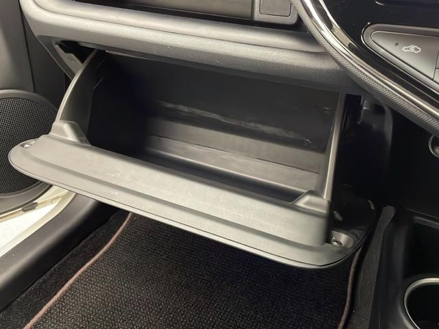 アクア クロスオーバー　グラム　禁煙　トヨタセーフティーセンス　パーキングサポートブレーキ　クリアランスソナー　純正９インチＳＤナビ　フルセグＴＶ　バックカメラ　ハーフレザーシート　前後ドライブレコーダー　ビルトインＥＴＣ　ナビ取説（18枚目）