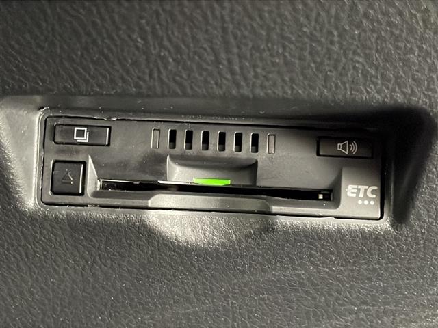 Ｃ－ＨＲ Ｇ　禁煙車　純正９型ナビ　ＣＤ　ＤＶＤ　ＢＴオーディオ　フルセグＴＶ　ＨＤＭＩ　バックカメラ　レーダークルーズコントロール　電子オートパーキング　ブラインドスポットモニター　クリアランスソナー　ＥＴＣ（10枚目）