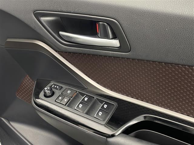 Ｃ－ＨＲ Ｇ　禁煙車　純正９型ナビ　ＣＤ　ＤＶＤ　ＢＴオーディオ　フルセグＴＶ　ＨＤＭＩ　バックカメラ　レーダークルーズコントロール　電子オートパーキング　ブラインドスポットモニター　クリアランスソナー　ＥＴＣ（15枚目）