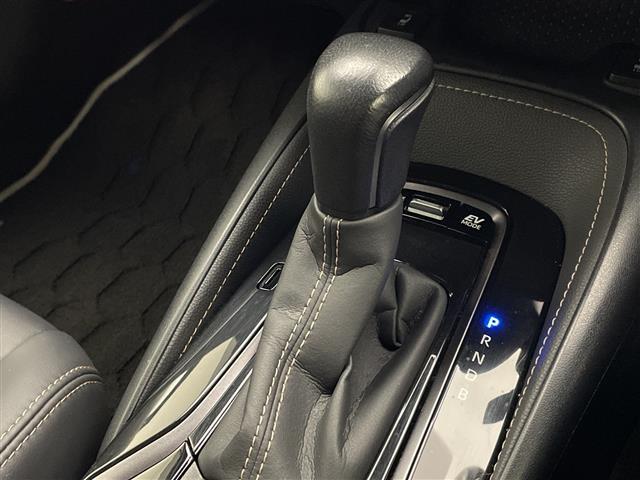 カローラツーリング ハイブリッド ダブルバイビー 禁煙 モデリスタフルエアロ トヨタセーフティーセンス ブラインドスポットモニター 純正9インチナビ フルセグTV バックカメラ ハーフレザーシート シートヒーター ハンドルヒーター ビルトインETC(8枚目)