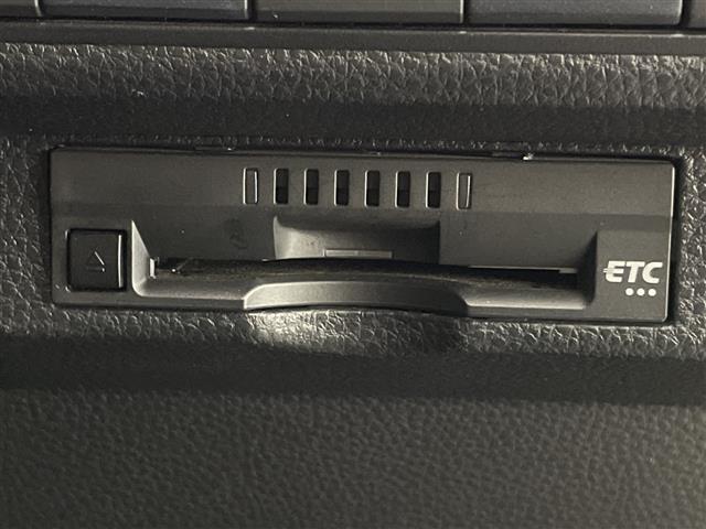 カローラツーリング ハイブリッド ダブルバイビー 禁煙 モデリスタフルエアロ トヨタセーフティーセンス ブラインドスポットモニター 純正9インチナビ フルセグTV バックカメラ ハーフレザーシート シートヒーター ハンドルヒーター ビルトインETC(11枚目)