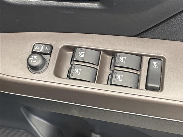 ルーミー G 禁煙車 衝突被害軽減ブレーキ 純正9型ナビTV パノラミックビューモニター 両側電動スライドドア オートエアコン クリアランスソナー ウインカードアミラー 純正LEDオートライト スマートキー ETC(15枚目)