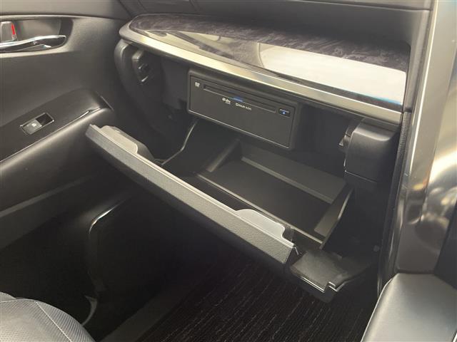 アルファード 2.5S Cパッケージ 禁煙車 サンルーフ トヨタセーフティセンス 純正ディスプレイオーディオナビTV CD DVD Bluetooth フルセグTV 純正リアフリップダウンモニター 純正ビルトインETC 純正ドラレコ(17枚目)
