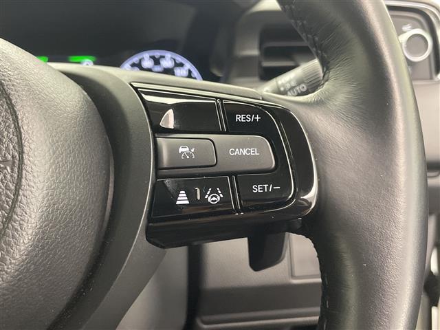 ヴェゼル ｅ：ＨＥＶ　Ｘ　バックカメラ　ＥＴＣ　純正１６インチアルミ　純正ＬＥＤオートライト　フロアマット　アダプティブクルーズコントロール　レーンディパーチャーアラート　オートマチックハイビーム　ダウンヒル（13枚目）