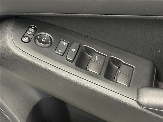 ヴェゼル ｅ：ＨＥＶ　Ｘ　バックカメラ　ＥＴＣ　純正１６インチアルミ　純正ＬＥＤオートライト　フロアマット　アダプティブクルーズコントロール　レーンディパーチャーアラート　オートマチックハイビーム　ダウンヒル（16枚目）