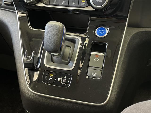 セレナ ｅ－パワー　ハイウェイスターＶ　禁煙車　純正９型ＳＤナビ　アラウンドビューモニター　スマートキースペア１本　プロパイロット　エマージェンシーブレーキ　コーナーセンサー　ブラインドスポット　両側パワスラ　デジタルインナーミラー　ＥＴＣ（7枚目）