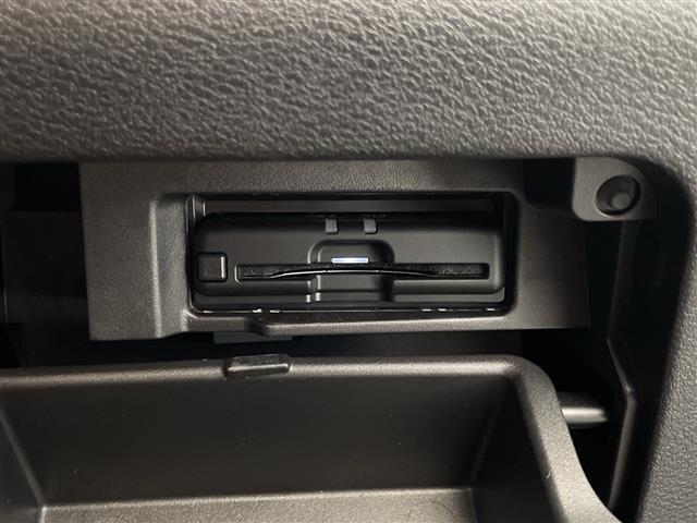 セレナ ｅ－パワー　ハイウェイスターＶ　禁煙車　純正９型ＳＤナビ　アラウンドビューモニター　スマートキースペア１本　プロパイロット　エマージェンシーブレーキ　コーナーセンサー　ブラインドスポット　両側パワスラ　デジタルインナーミラー　ＥＴＣ（10枚目）