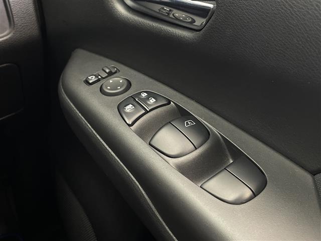 セレナ ｅ－パワー　ハイウェイスターＶ　禁煙車　純正９型ＳＤナビ　アラウンドビューモニター　スマートキースペア１本　プロパイロット　エマージェンシーブレーキ　コーナーセンサー　ブラインドスポット　両側パワスラ　デジタルインナーミラー　ＥＴＣ（14枚目）