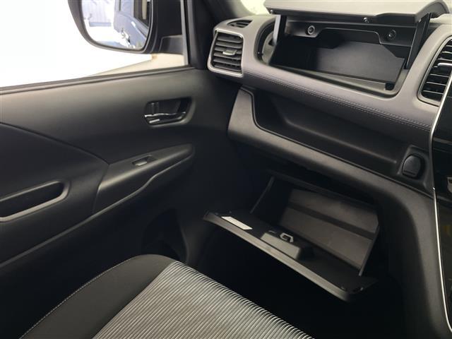 セレナ ｅ－パワー　ハイウェイスターＶ　禁煙車　純正９型ＳＤナビ　アラウンドビューモニター　スマートキースペア１本　プロパイロット　エマージェンシーブレーキ　コーナーセンサー　ブラインドスポット　両側パワスラ　デジタルインナーミラー　ＥＴＣ（15枚目）