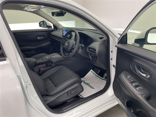 ＺＲ－Ｖ ｅ：ＨＥＶ　Ｚ　禁煙　ホンダセンシング　ブラインドスポットインフォメーション　ＢＯＳＥサウンド　純正９インチナビ　フルセグＴＶ　マルチビューカメラシステム　黒本革シート　シートヒーター　パワーシート　電動リアゲート（17枚目）