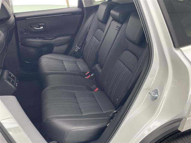 ＺＲ－Ｖ ｅ：ＨＥＶ　Ｚ　禁煙　ホンダセンシング　ブラインドスポットインフォメーション　ＢＯＳＥサウンド　純正９インチナビ　フルセグＴＶ　マルチビューカメラシステム　黒本革シート　シートヒーター　パワーシート　電動リアゲート（21枚目）