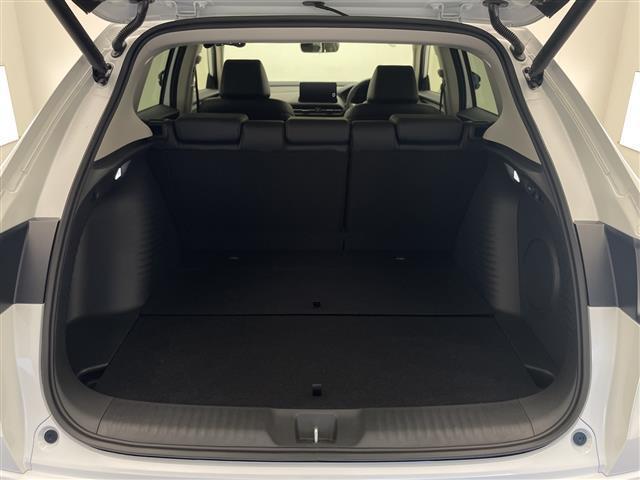 ＺＲ－Ｖ ｅ：ＨＥＶ　Ｚ　禁煙　ホンダセンシング　ブラインドスポットインフォメーション　ＢＯＳＥサウンド　純正９インチナビ　フルセグＴＶ　マルチビューカメラシステム　黒本革シート　シートヒーター　パワーシート　電動リアゲート（22枚目）