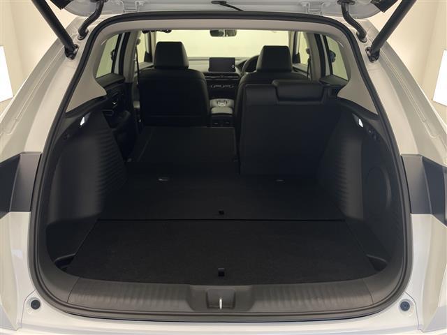 ＺＲ－Ｖ ｅ：ＨＥＶ　Ｚ　禁煙　ホンダセンシング　ブラインドスポットインフォメーション　ＢＯＳＥサウンド　純正９インチナビ　フルセグＴＶ　マルチビューカメラシステム　黒本革シート　シートヒーター　パワーシート　電動リアゲート（23枚目）