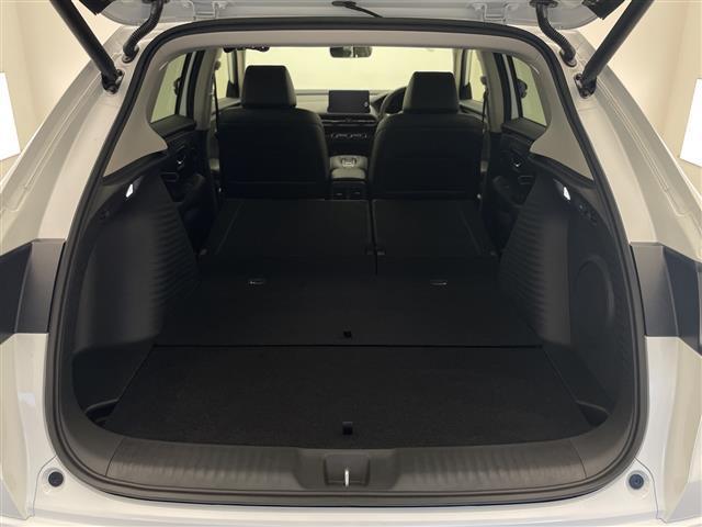 ＺＲ－Ｖ ｅ：ＨＥＶ　Ｚ　禁煙　ホンダセンシング　ブラインドスポットインフォメーション　ＢＯＳＥサウンド　純正９インチナビ　フルセグＴＶ　マルチビューカメラシステム　黒本革シート　シートヒーター　パワーシート　電動リアゲート（24枚目）