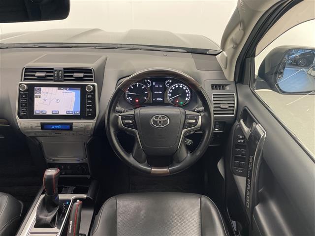 ランドクルーザープラド TX Lパッケージ 禁煙車 トヨタセーフティセンス 純正8型ナビTV バックカメラ サンルーフ 黒本革シート 3列シート7人乗り アダプティブクルーズコントロール パワーシート エアシート プッシュエンジンスタート(14枚目)