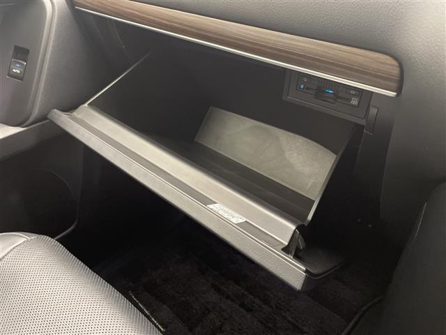 ランドクルーザープラド TX Lパッケージ 禁煙車 トヨタセーフティセンス 純正8型ナビTV バックカメラ サンルーフ 黒本革シート 3列シート7人乗り アダプティブクルーズコントロール パワーシート エアシート プッシュエンジンスタート(18枚目)