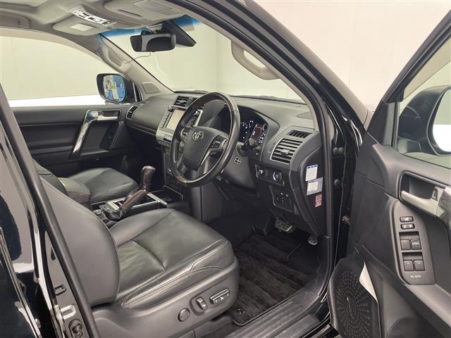 ランドクルーザープラド TX Lパッケージ 禁煙車 トヨタセーフティセンス 純正8型ナビTV バックカメラ サンルーフ 黒本革シート 3列シート7人乗り アダプティブクルーズコントロール パワーシート エアシート プッシュエンジンスタート(19枚目)