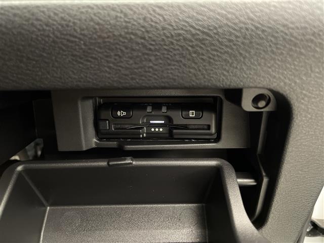 セレナ e-パワー ハイウェイスターV 禁煙車 プロパイロット エマージェンシーブレーキ LDW LDP BSW BSI 速度標識表示 道路標識 コーナーセンサー 純正ナビ フルセグTV フリップダウンモニター 両側パワースライドドアETC(9枚目)