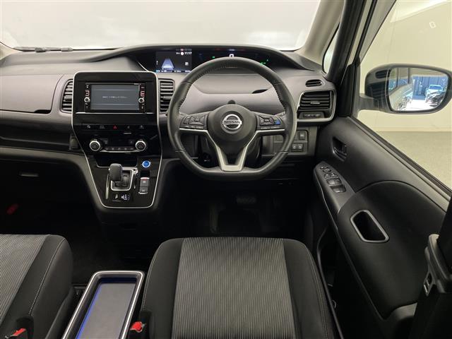 セレナ e-パワー ハイウェイスターV 禁煙車 プロパイロット エマージェンシーブレーキ LDW LDP BSW BSI 速度標識表示 道路標識 コーナーセンサー 純正ナビ フルセグTV フリップダウンモニター 両側パワースライドドアETC(10枚目)