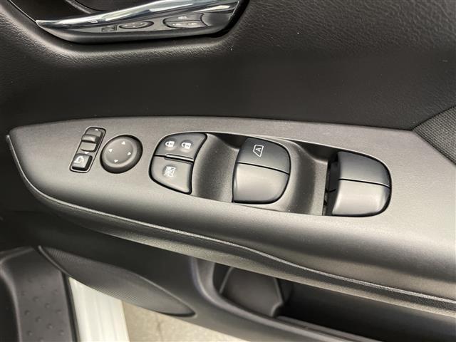 セレナ e-パワー ハイウェイスターV 禁煙車 プロパイロット エマージェンシーブレーキ LDW LDP BSW BSI 速度標識表示 道路標識 コーナーセンサー 純正ナビ フルセグTV フリップダウンモニター 両側パワースライドドアETC(13枚目)