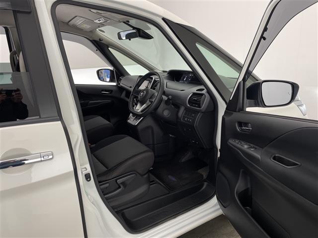 セレナ e-パワー ハイウェイスターV 禁煙車 プロパイロット エマージェンシーブレーキ LDW LDP BSW BSI 速度標識表示 道路標識 コーナーセンサー 純正ナビ フルセグTV フリップダウンモニター 両側パワースライドドアETC(16枚目)