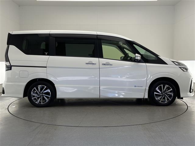 セレナ e-パワー ハイウェイスターV 禁煙車 プロパイロット エマージェンシーブレーキ LDW LDP BSW BSI 速度標識表示 道路標識 コーナーセンサー 純正ナビ フルセグTV フリップダウンモニター 両側パワースライドドアETC(34枚目)