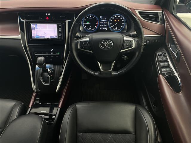 ハリアー プレミアム　ワンオーナー　禁煙　後期型　トヨタセーフティセンスＰ　純正７型ＳＤナビ　ワンセグＴＶ　バックカメラ　ハーフレザーシート　パワーシート　パワーバックドア　ＬＥＤヘッドライト　純正１８インチＡＷ　ＥＴＣ（12枚目）
