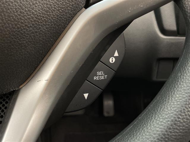 フィットハイブリッド Ｆコンフォートエディション　禁煙車　純正８型ナビ　ＣＤ　ＤＶＤ　ＢＴオーディオ　ＵＳＢ　フルセグＴＶ　バックカメラ　ＬＫＡ　衝突軽減ブレーキシステム　先行車発進お知らせ　標識認識機能　レーダークルーズコントロール　ＥＴＣ（16枚目）