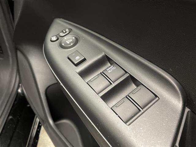 フィットハイブリッド Ｆコンフォートエディション　禁煙車　純正８型ナビ　ＣＤ　ＤＶＤ　ＢＴオーディオ　ＵＳＢ　フルセグＴＶ　バックカメラ　ＬＫＡ　衝突軽減ブレーキシステム　先行車発進お知らせ　標識認識機能　レーダークルーズコントロール　ＥＴＣ（17枚目）