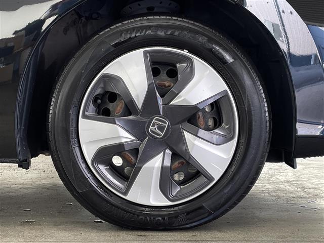 フィットハイブリッド Ｆコンフォートエディション　禁煙車　純正８型ナビ　ＣＤ　ＤＶＤ　ＢＴオーディオ　ＵＳＢ　フルセグＴＶ　バックカメラ　ＬＫＡ　衝突軽減ブレーキシステム　先行車発進お知らせ　標識認識機能　レーダークルーズコントロール　ＥＴＣ（32枚目）