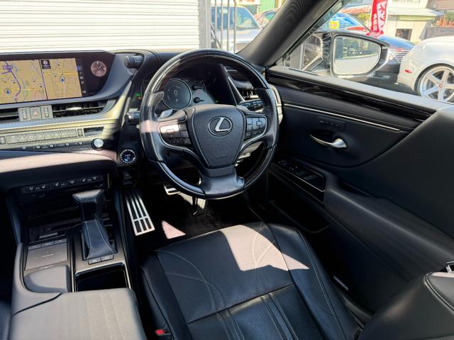 ＥＳ ＥＳ３００ｈ　バージョンＬ　エイムゲインエアロ　社外２０インチＡＷ　サンルーフ　黒革シート　３眼ＬＥＤライト　カラーＨＵＤ　ＢＳＭ　レクサスセーフティ　純正ナビ　パノラマミックビューモニター　後席リクライニング　後席サンシェード（12枚目）