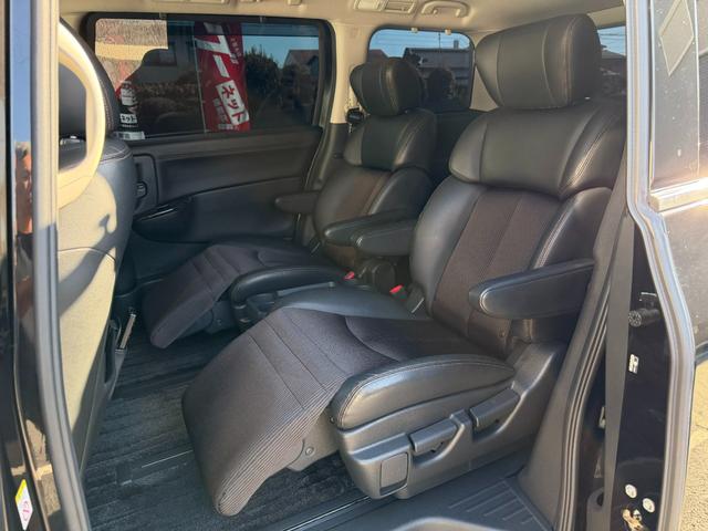 エルグランド ２５０ハイウェイスターＳ　メーカーＯＰナビ　アラウンドビューモニター　リアエンターテイメント　両側パワードア　パワーバックドア　ＬＥＤヘッドライト　ビルトインＥＴＣ　Ｂｌｕｅｔｏｏｔｈ　フロントスポイラー　ハーフレザーシート（53枚目）