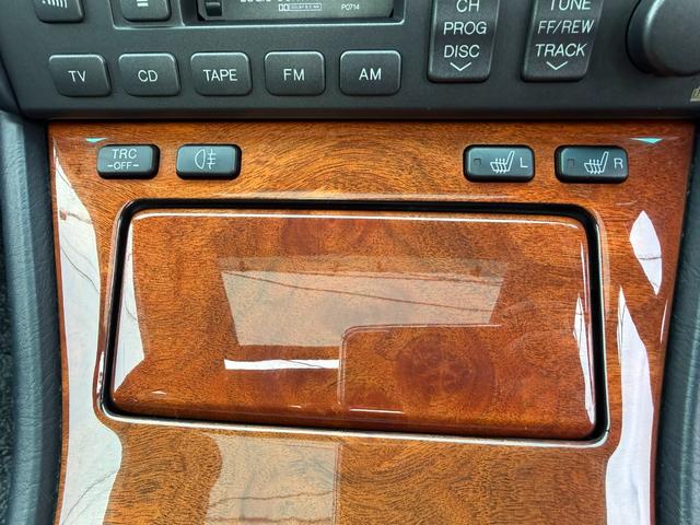 セルシオ B仕様 eRバージョン 純正202ブラック サンルーフ 黒革シート 純正OPメッキAW 寒冷地仕様 バックフォグ タイミングベルト交換済 エンジンスターター 純正マルチ ETC クルーズコントロール コンビハンドル HID(17枚目)