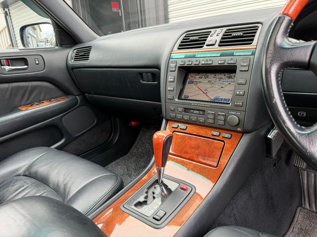 セルシオ B仕様 eRバージョン 純正202ブラック サンルーフ 黒革シート 純正OPメッキAW 寒冷地仕様 バックフォグ タイミングベルト交換済 エンジンスターター 純正マルチ ETC クルーズコントロール コンビハンドル HID(18枚目)