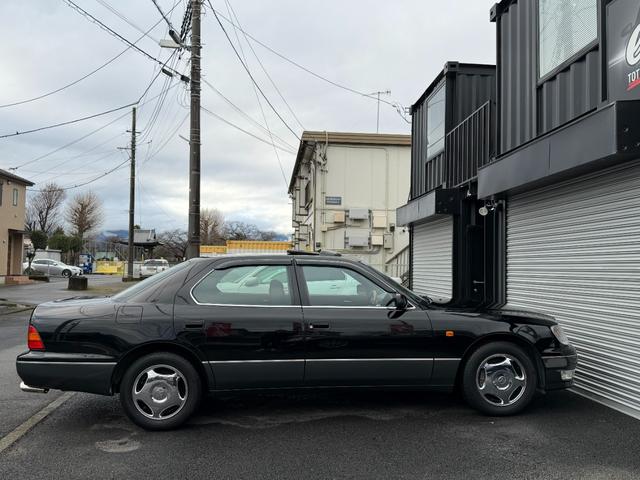 セルシオ B仕様 eRバージョン 純正202ブラック サンルーフ 黒革シート 純正OPメッキAW 寒冷地仕様 バックフォグ タイミングベルト交換済 エンジンスターター 純正マルチ ETC クルーズコントロール コンビハンドル HID(43枚目)