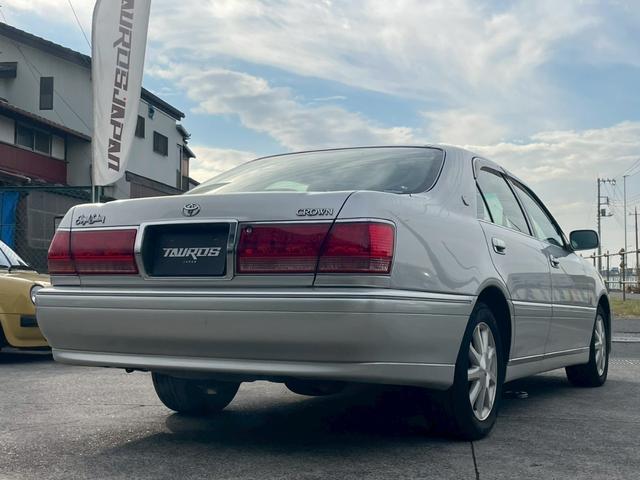 クラウン ロイヤルサルーン　プレミアム　ナビ／ＥＴＣ／クルーズコントロール／オートライト／電格ミラー／前席パワーシート／後席パワーシート／パワーウィンドウ／パワーステアリング／シガーソケット／純正アルミホイール（9枚目）