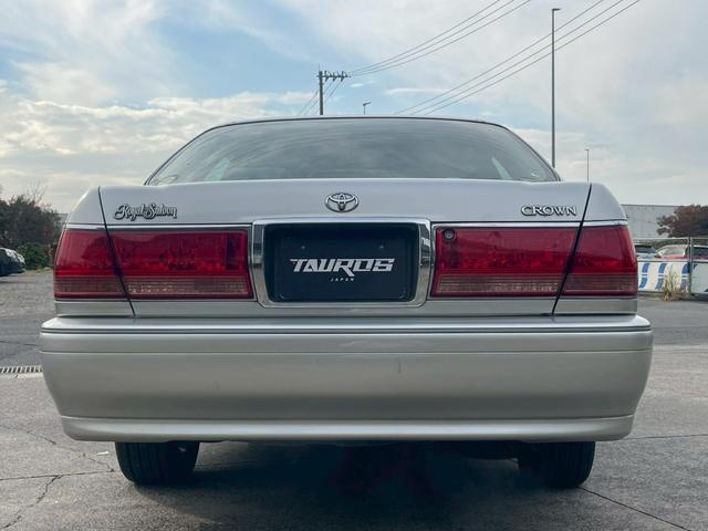 クラウン ロイヤルサルーン　プレミアム　ナビ／ＥＴＣ／クルーズコントロール／オートライト／電格ミラー／前席パワーシート／後席パワーシート／パワーウィンドウ／パワーステアリング／シガーソケット／純正アルミホイール（10枚目）