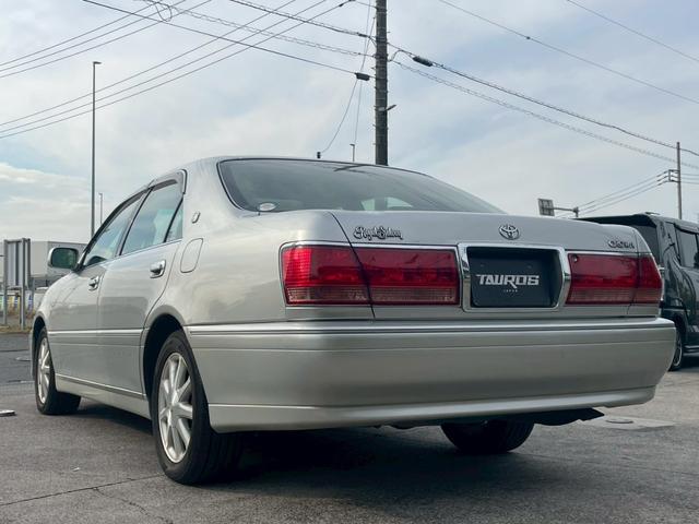 クラウン ロイヤルサルーン　プレミアム　ナビ／ＥＴＣ／クルーズコントロール／オートライト／電格ミラー／前席パワーシート／後席パワーシート／パワーウィンドウ／パワーステアリング／シガーソケット／純正アルミホイール（11枚目）