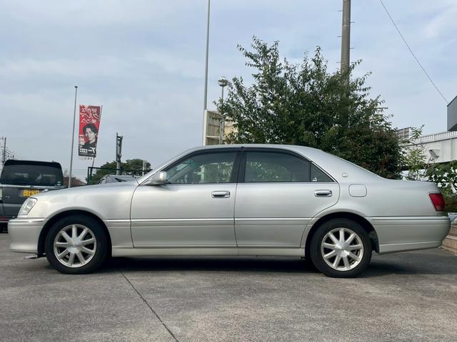 クラウン ロイヤルサルーン　プレミアム　ナビ／ＥＴＣ／クルーズコントロール／オートライト／電格ミラー／前席パワーシート／後席パワーシート／パワーウィンドウ／パワーステアリング／シガーソケット／純正アルミホイール（12枚目）