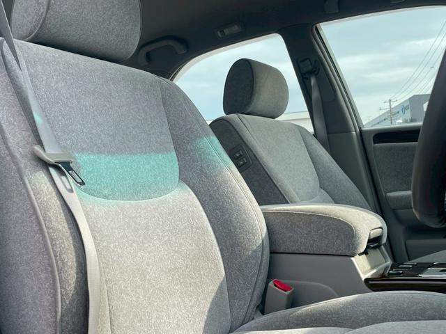 クラウン ロイヤルサルーン　プレミアム　ナビ／ＥＴＣ／クルーズコントロール／オートライト／電格ミラー／前席パワーシート／後席パワーシート／パワーウィンドウ／パワーステアリング／シガーソケット／純正アルミホイール（18枚目）