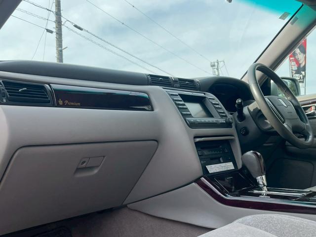 クラウン ロイヤルサルーン　プレミアム　ナビ／ＥＴＣ／クルーズコントロール／オートライト／電格ミラー／前席パワーシート／後席パワーシート／パワーウィンドウ／パワーステアリング／シガーソケット／純正アルミホイール（21枚目）
