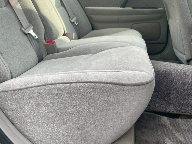 クラウン ロイヤルサルーン　プレミアム　ナビ／ＥＴＣ／クルーズコントロール／オートライト／電格ミラー／前席パワーシート／後席パワーシート／パワーウィンドウ／パワーステアリング／シガーソケット／純正アルミホイール（25枚目）