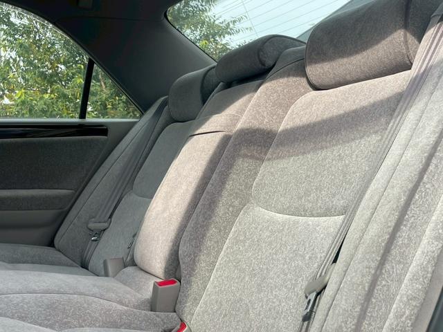 クラウン ロイヤルサルーン　プレミアム　ナビ／ＥＴＣ／クルーズコントロール／オートライト／電格ミラー／前席パワーシート／後席パワーシート／パワーウィンドウ／パワーステアリング／シガーソケット／純正アルミホイール（27枚目）