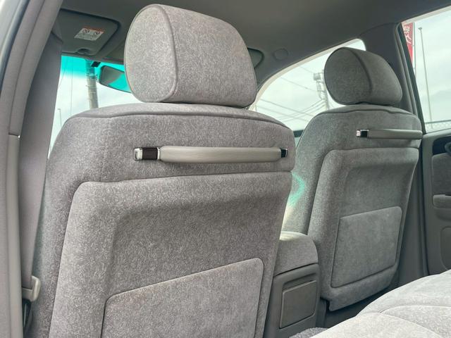 クラウン ロイヤルサルーン　プレミアム　ナビ／ＥＴＣ／クルーズコントロール／オートライト／電格ミラー／前席パワーシート／後席パワーシート／パワーウィンドウ／パワーステアリング／シガーソケット／純正アルミホイール（29枚目）