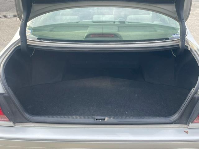 クラウン ロイヤルサルーン　プレミアム　ナビ／ＥＴＣ／クルーズコントロール／オートライト／電格ミラー／前席パワーシート／後席パワーシート／パワーウィンドウ／パワーステアリング／シガーソケット／純正アルミホイール（30枚目）